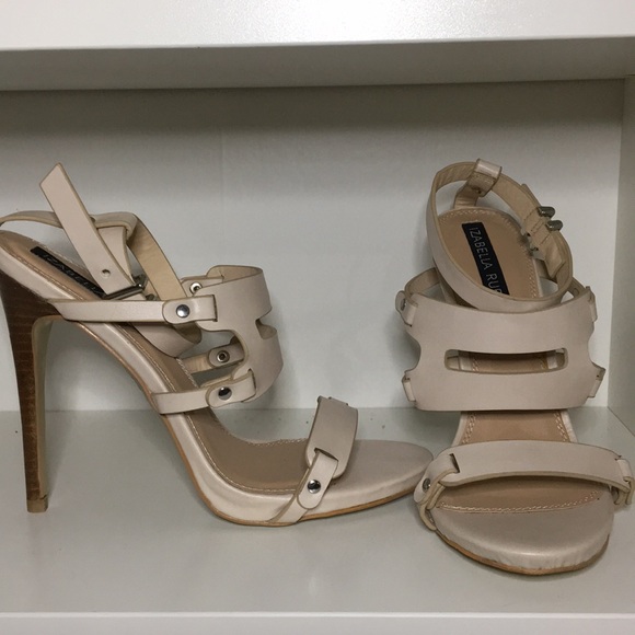 Nude Heels - Picture 1 of 4